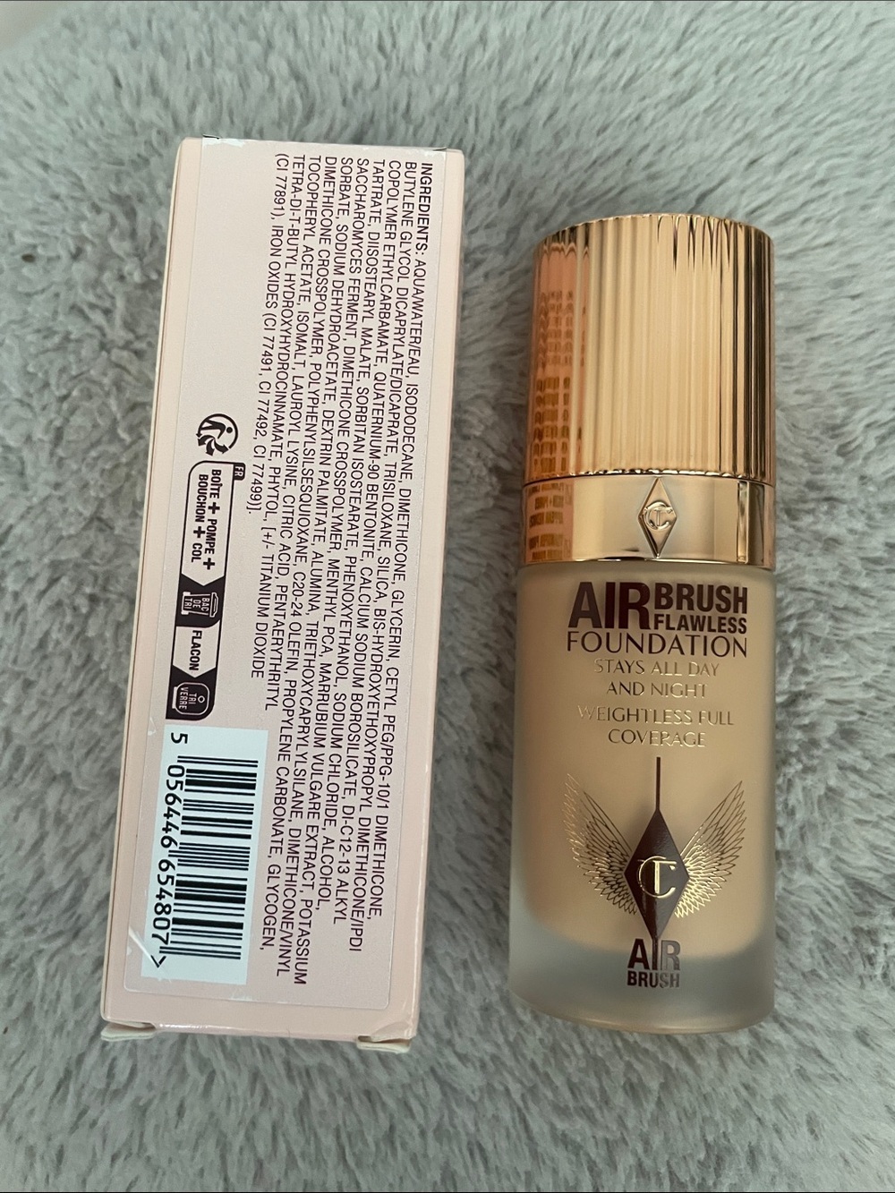 Charlotte Tilbury Airbrush Flawless Foundation – Beige/Gold Packaging - Picture 3 of 13